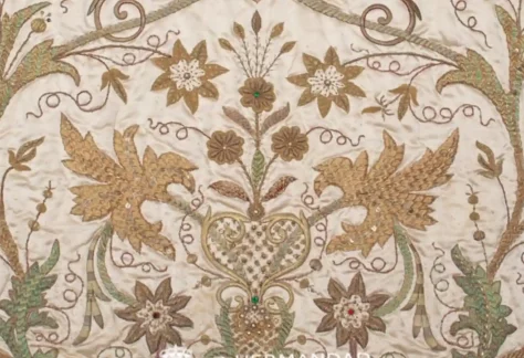 saya bordada en oro – Hermandad Humildad y Paciencia, Atado a la Columna y Virgen de la Soledad, Osuna - Semana Santa Sevilla Osuna