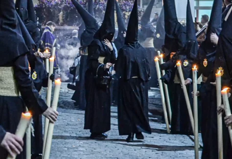 nazarenos – Hermandad Humildad y Paciencia, Atado a la Columna y Virgen de la Soledad, Osuna - Semana Santa Sevilla Osuna