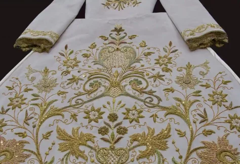 saya boddada en oro – Hermandad Humildad y Paciencia, Atado a la Columna y Virgen de la Soledad, Osuna - Semana Santa Sevilla Osuna