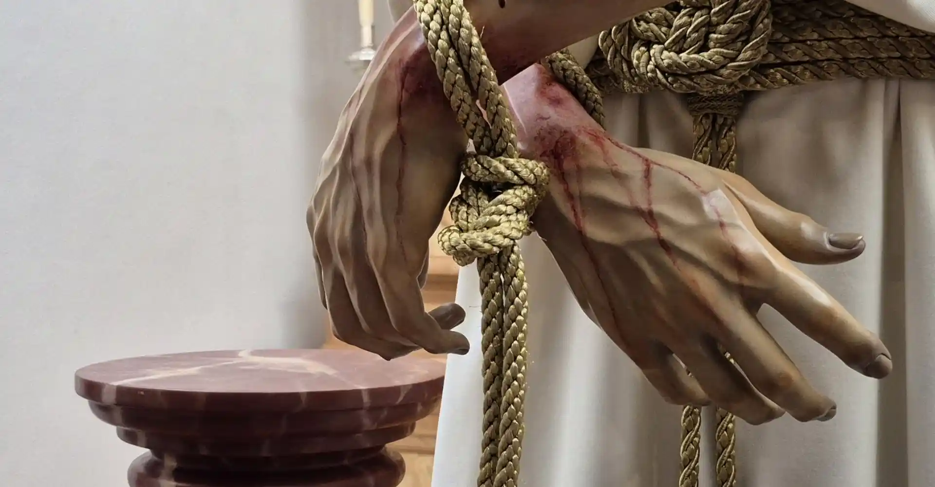 Manos atadas Cristo – Hermandad Humildad y Paciencia, Atado a la Columna y Virgen de la Soledad, Osuna - Semana Santa Sevilla Osuna